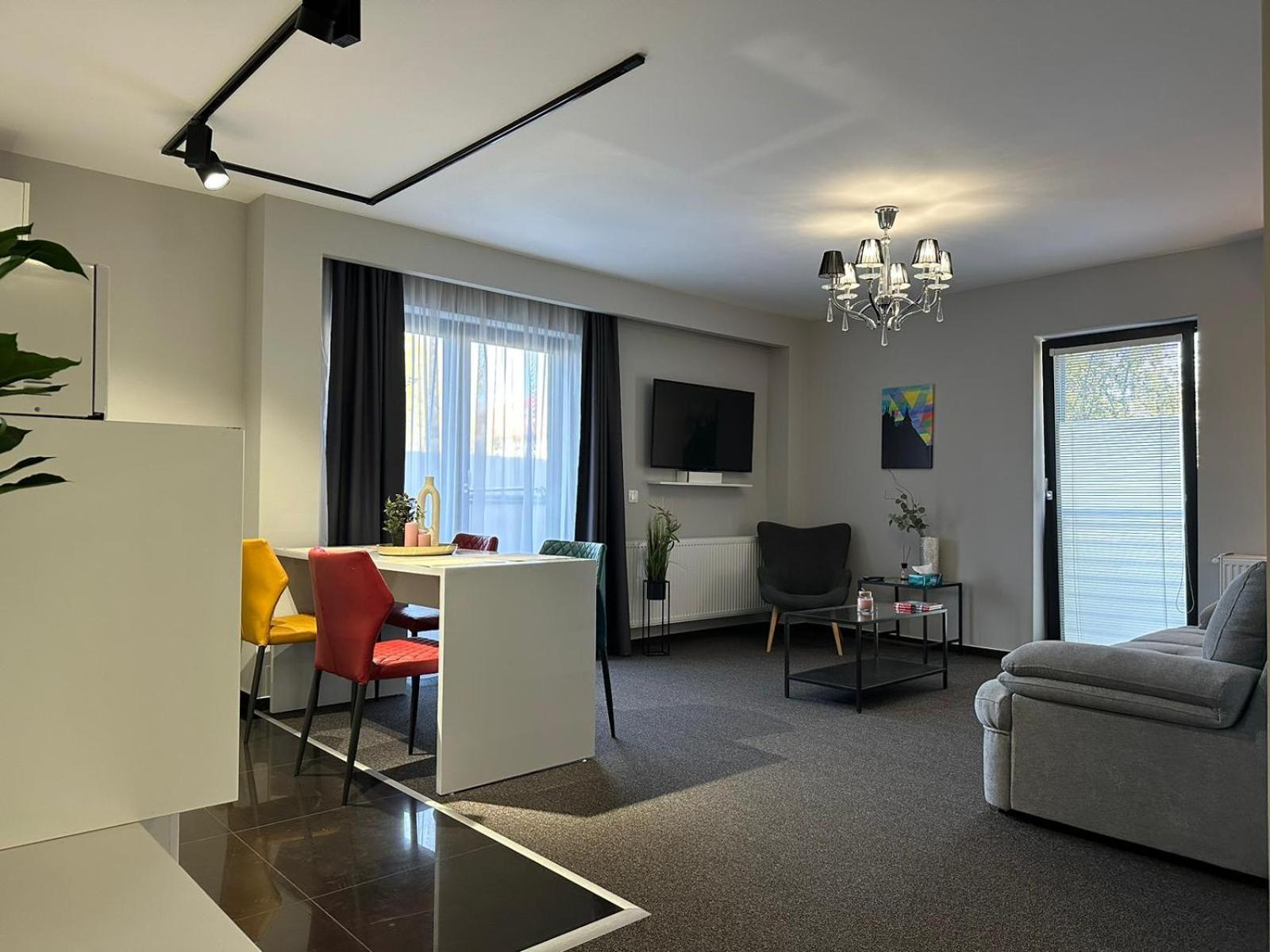 Luxury Glam Apartments & Studios Near Coresi Mall Braşov Exterior foto