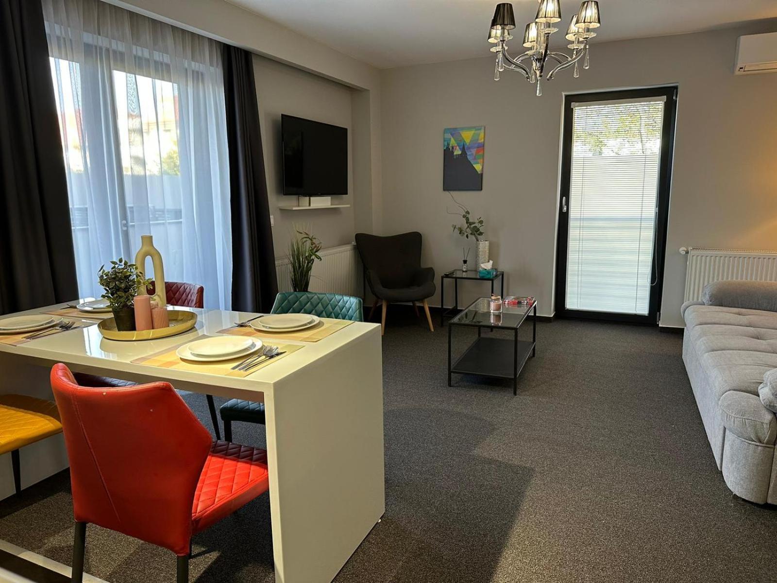 Luxury Glam Apartments & Studios Near Coresi Mall Braşov Exterior foto