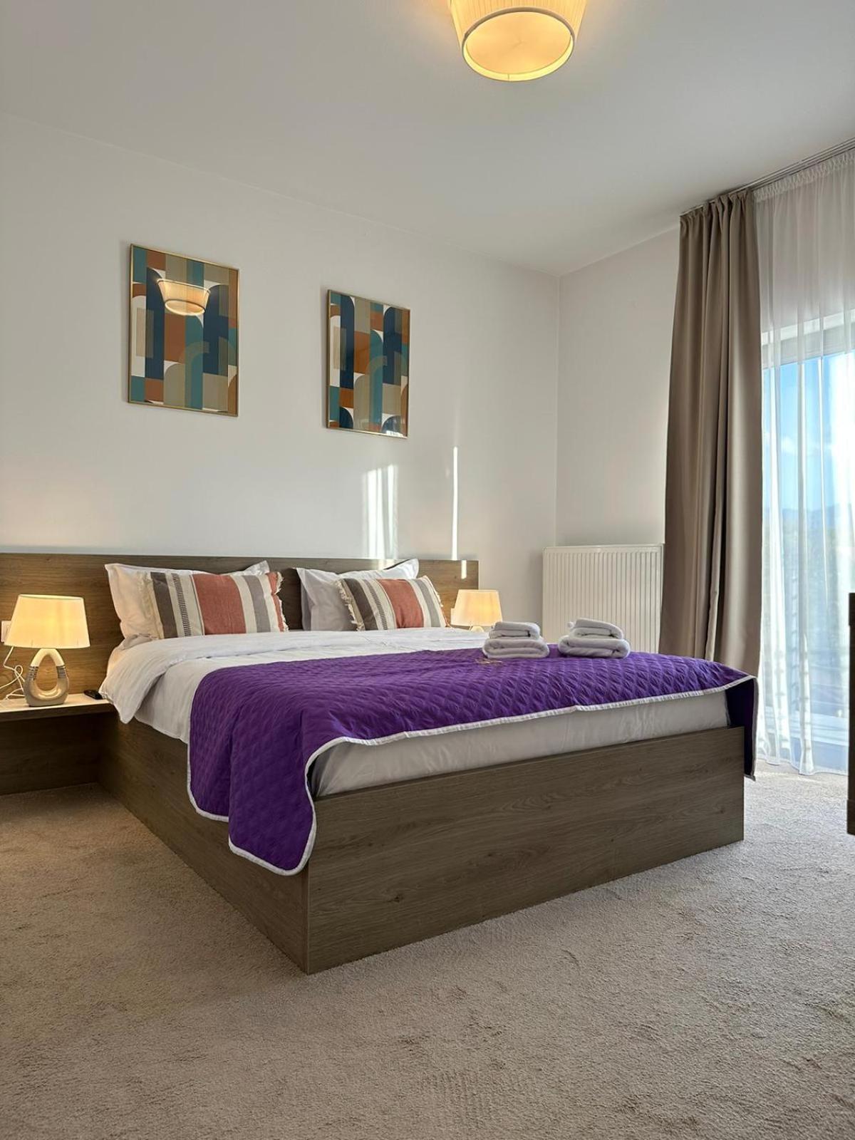 Luxury Glam Apartments & Studios Near Coresi Mall Braşov Exterior foto