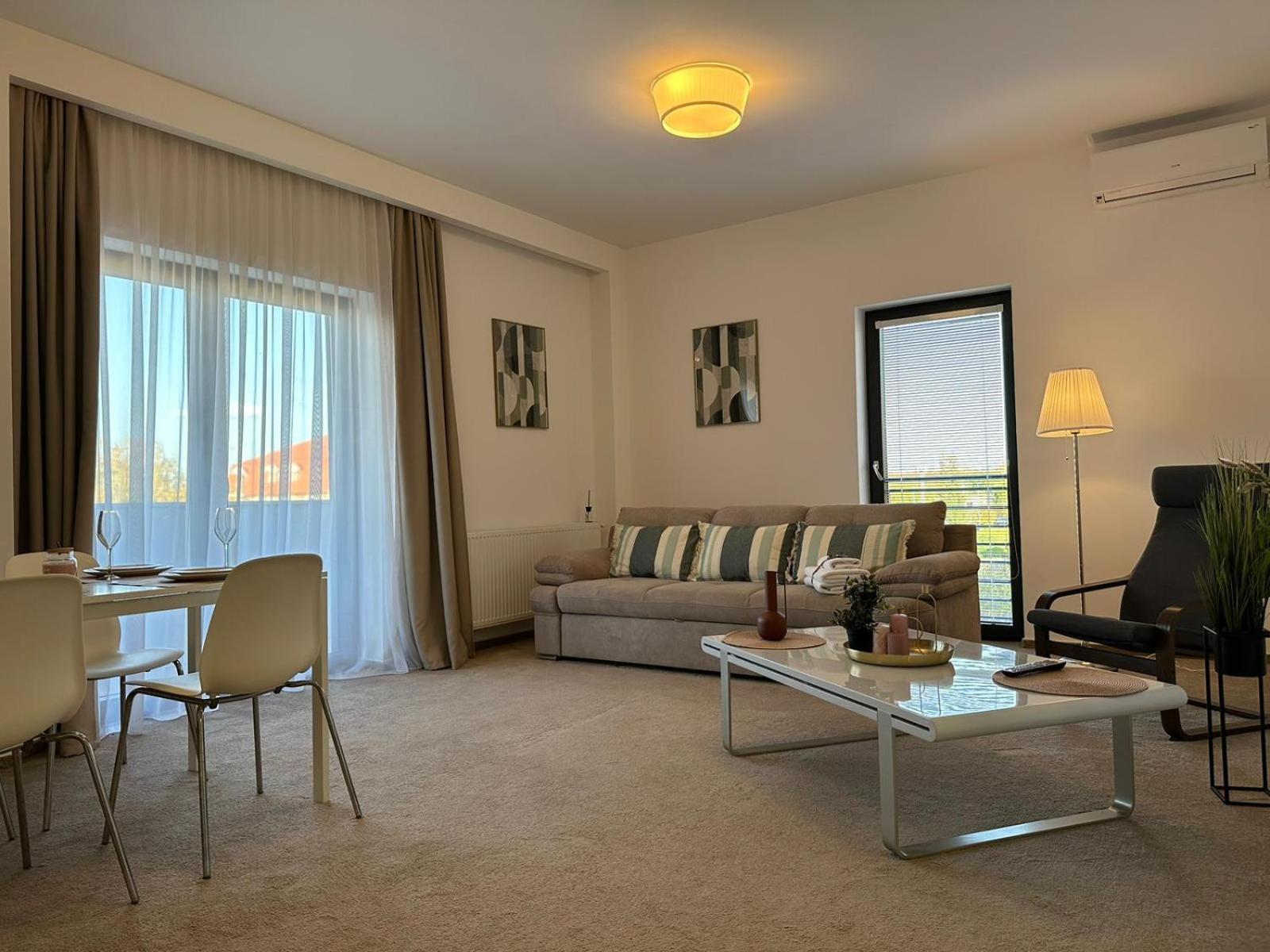 Luxury Glam Apartments & Studios Near Coresi Mall Braşov Exterior foto