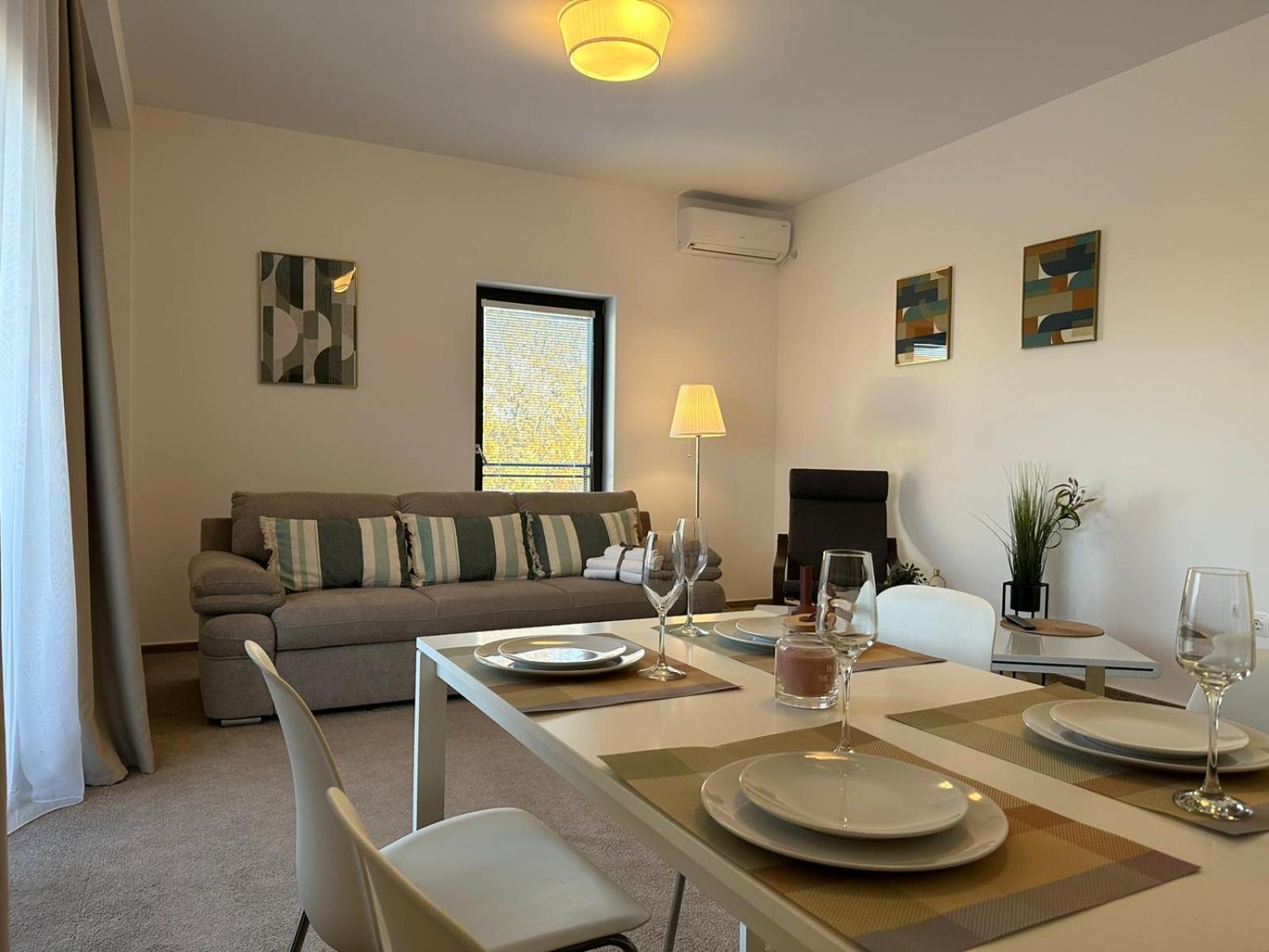 Luxury Glam Apartments & Studios Near Coresi Mall Braşov Exterior foto
