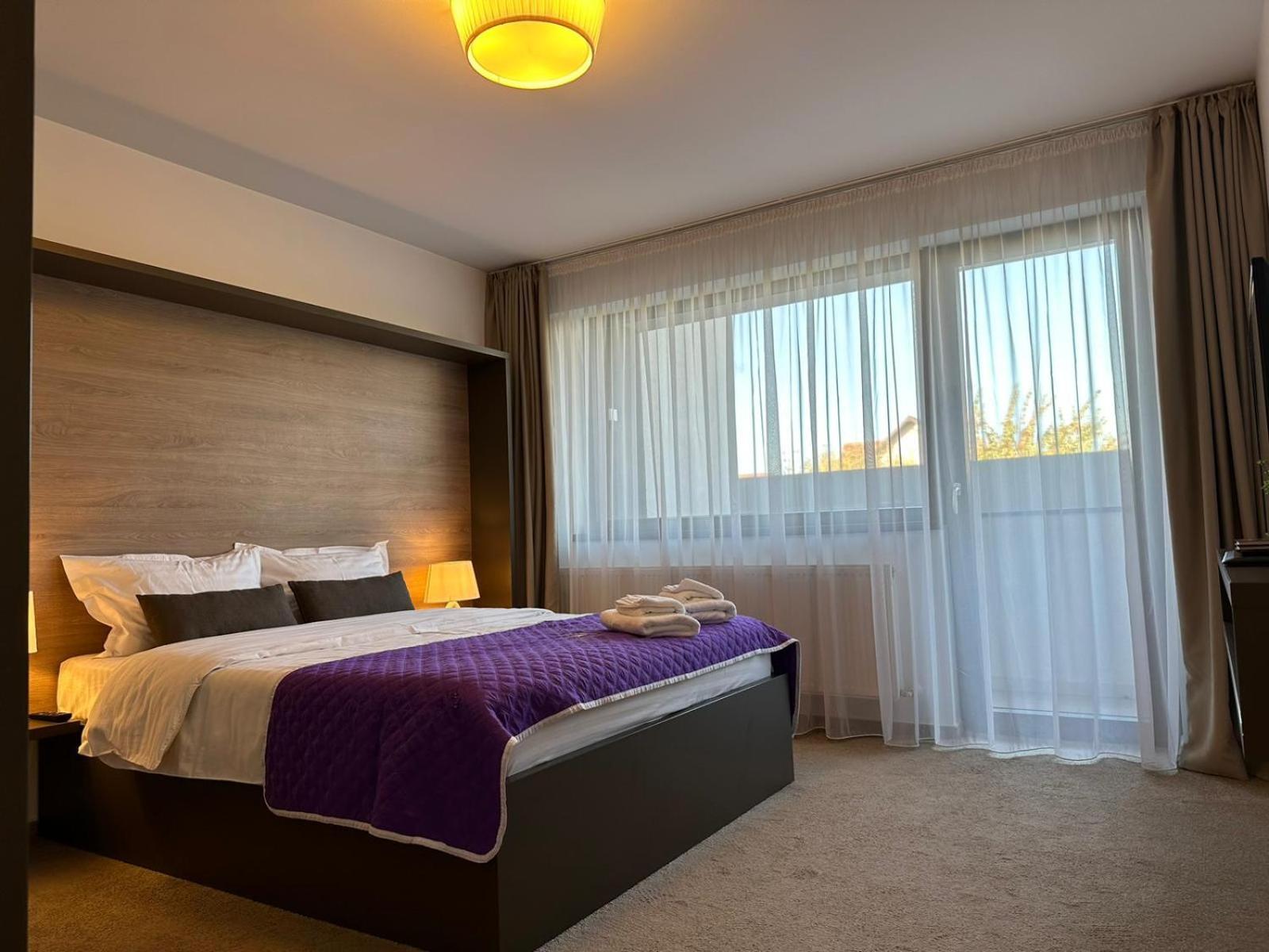 Luxury Glam Apartments & Studios Near Coresi Mall Braşov Exterior foto