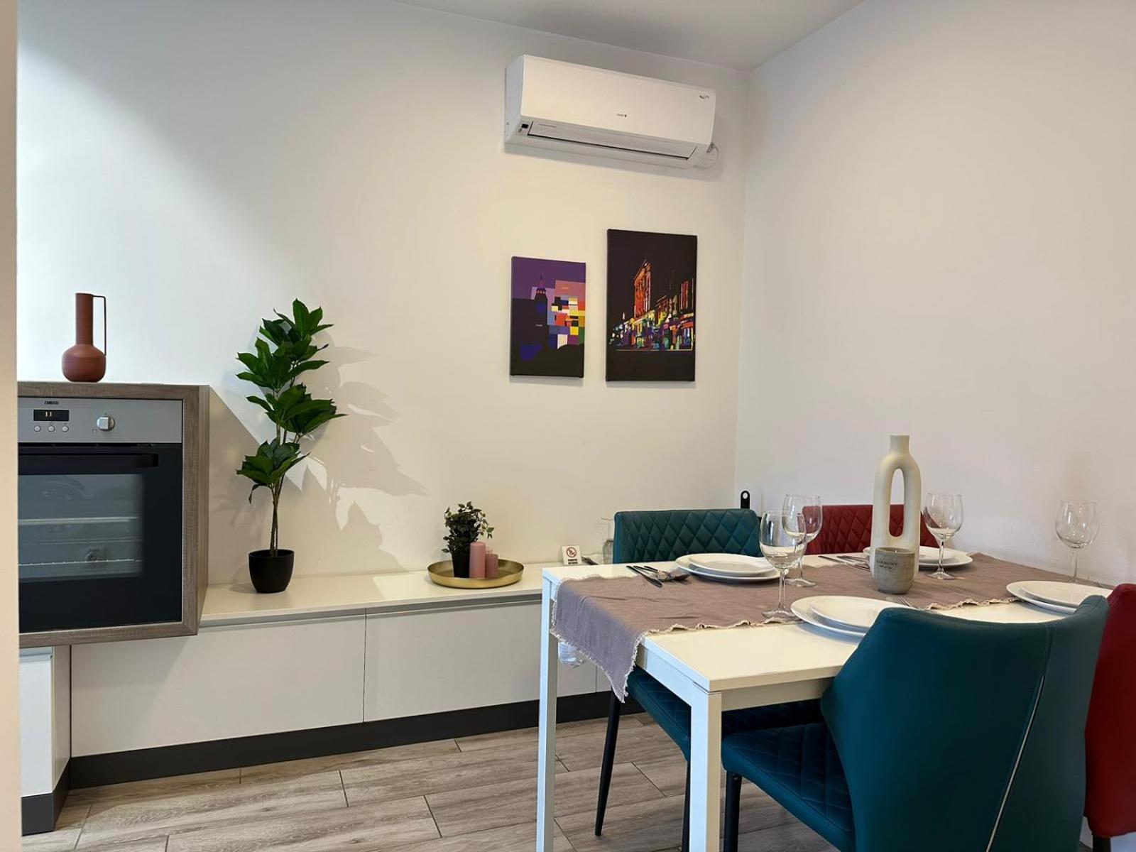 Luxury Glam Apartments & Studios Near Coresi Mall Braşov Exterior foto
